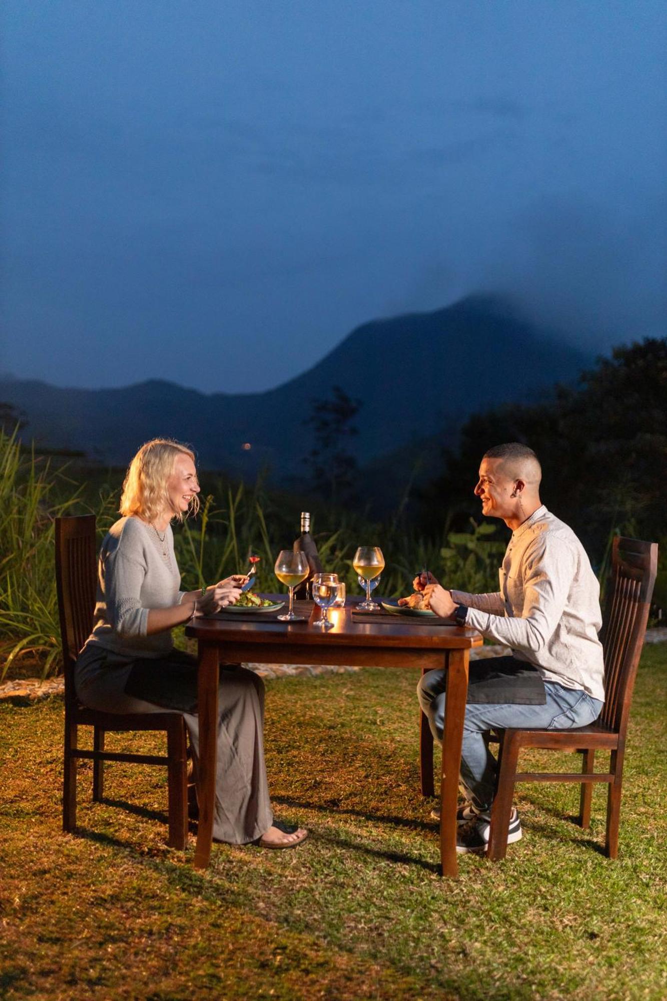 Ferndale Retreat Knuckles Hotel Rangala ภายนอก รูปภาพ