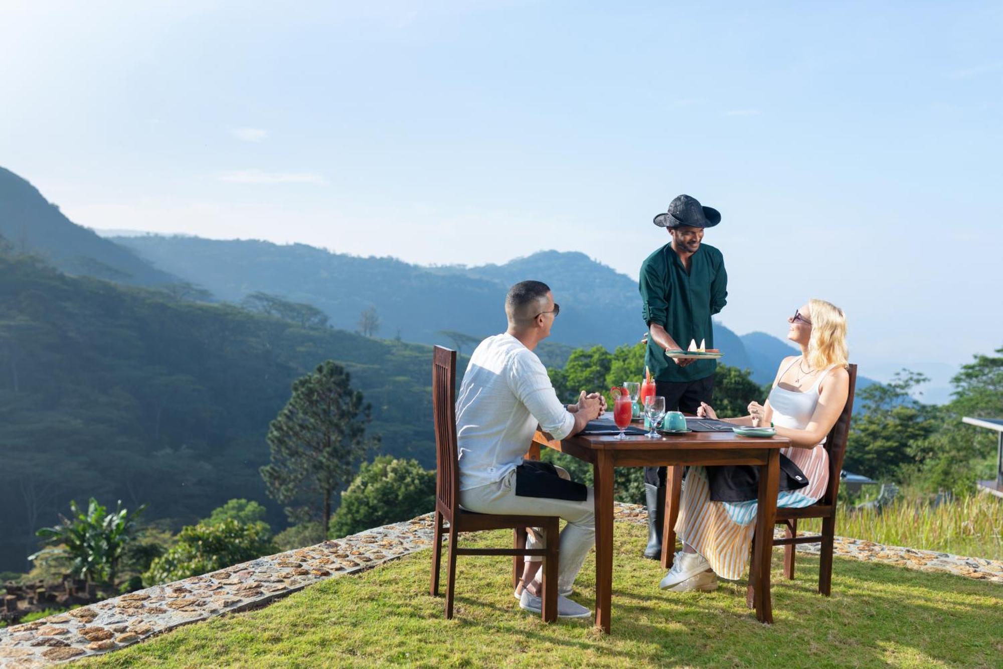 Ferndale Retreat Knuckles Hotel Rangala ภายนอก รูปภาพ